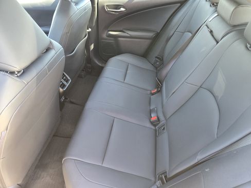 Used 2021 Lexus UX 200 w/ Premium Package image 31