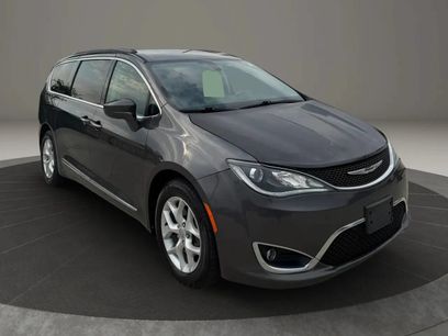 Used 2017 Chrysler Pacifica Touring-L w/ Tire & Wheel Group