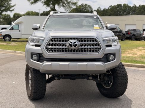 Used 2022 Toyota Tacoma SR5 w/ Technology Package RWD image 11