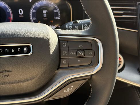 New 2025 Jeep Wagoneer L Series II AWD/4WD image 23