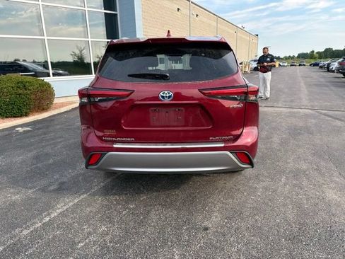Used 2022 Toyota Highlander Platinum AWD/4WD image 5