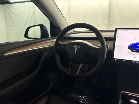 Used 2024 Tesla Model Y Long Range AWD/4WD image 31