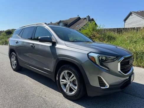 Used 2018 GMC Terrain SLE w/ Driver Convenience Package FWD image 4