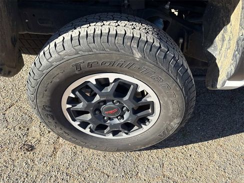 Used 2024 Toyota Tacoma TRD Off-Road image 9