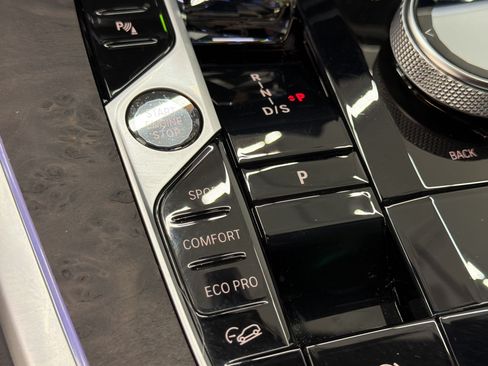 Used 2025 BMW X7 M60i AWD/4WD image 17