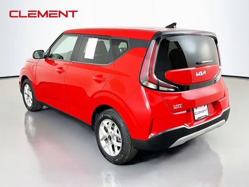 Used 2024 Kia Soul LX w/ Option Group 015 FWD image 9