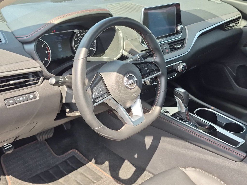 Used 2025 Nissan Altima 2.5 SR FWD image 15