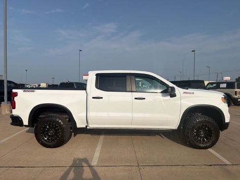 Used 2024 Chevrolet Silverado 1500 LT Trail Boss AWD/4WD image 4