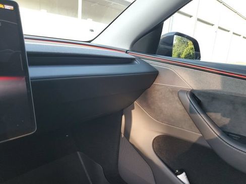 Used 2026 Tesla Model Y 2WD image 23