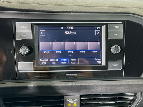 Used 2024 Volkswagen Jetta Sport FWD image 21