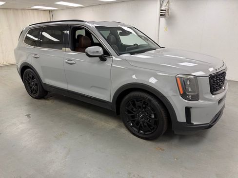 Used 2022 Kia Telluride SX w/ SX Prestige Package image 6