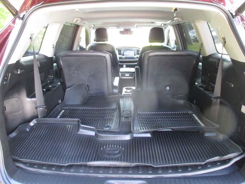 Used 2019 Toyota Highlander XLE image 10