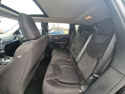 Used 2015 Jeep Cherokee Latitude w/ Comfort/Convenience Group image 27