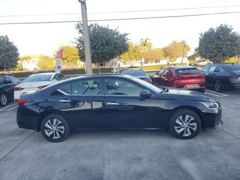 Used 2025 Nissan Altima 2.5 S image 2