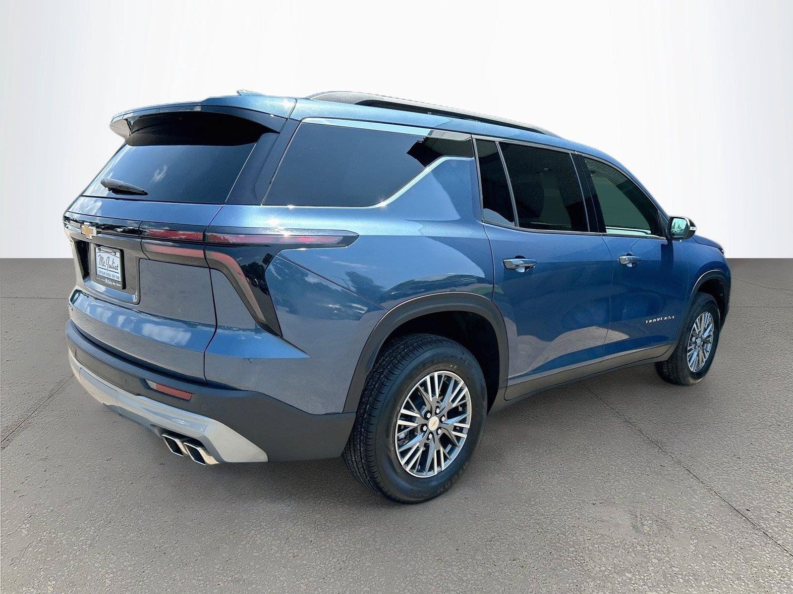 Used 2025 Chevrolet Traverse LT FWD image 4