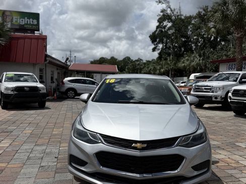 Used 2018 Chevrolet Cruze LT w/ LT Fleet Convenience Package FWD image 3