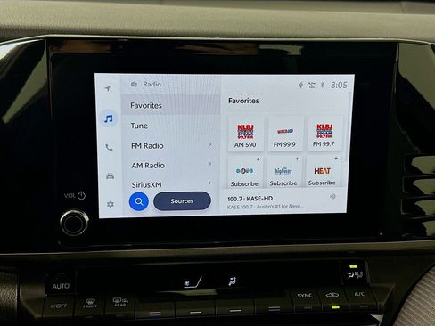 Used 2025 Toyota Camry SE image 15