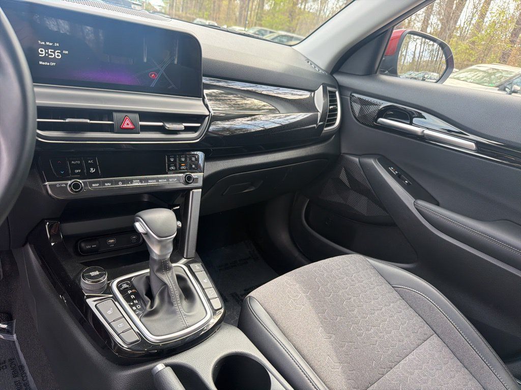Used 2025 Kia Seltos S AWD/4WD image 18