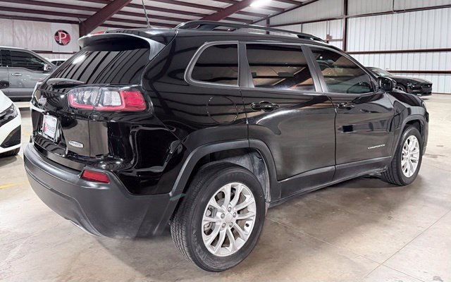 Used 2022 Jeep Cherokee Latitude Lux FWD image 3