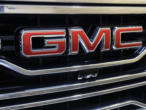 Used 2022 GMC Sierra 1500 SLT w/ SLT Premium Plus Package AWD/4WD image 17