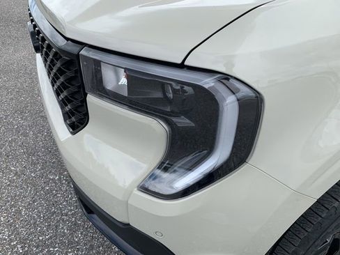 New 2025 Ford Maverick Lariat w/ Black Appearance Package AWD/4WD image 9