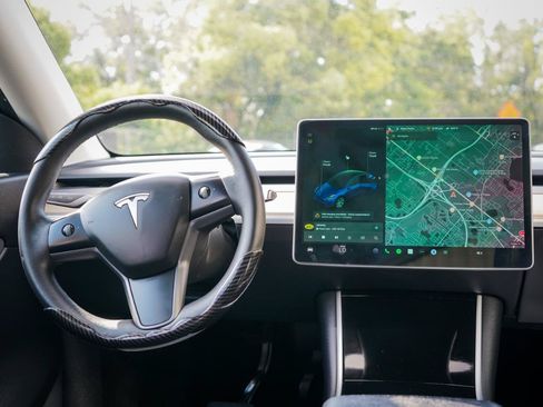 Used 2021 Tesla Model Y Long Range AWD/4WD image 10
