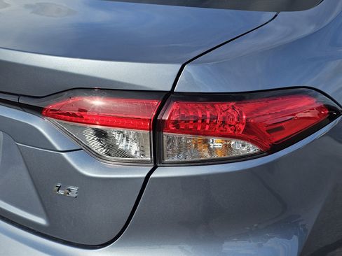 Used 2025 Toyota Corolla LE image 9