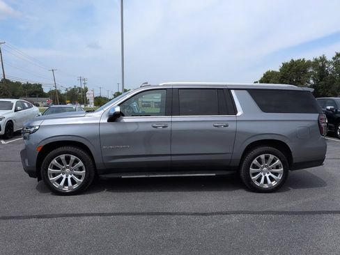 Used 2022 Chevrolet Suburban Premier AWD/4WD image 3