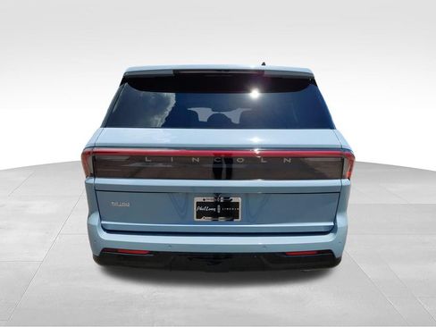New 2026 Lincoln Navigator Premiere AWD/4WD image 8