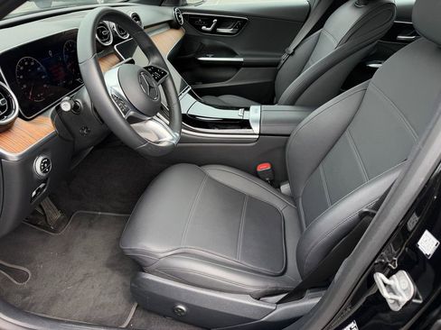 Used 2025 Mercedes-Benz C 300 4MATIC Sedan image 3
