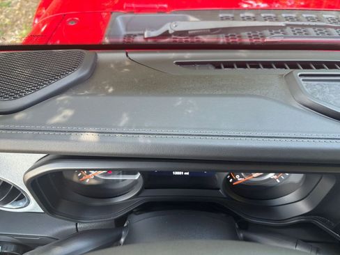 Used 2025 Jeep Wrangler Sahara image 34