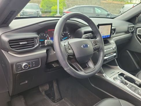 Used 2020 Ford Explorer XLT w/ Equipment Group 202A AWD/4WD image 15