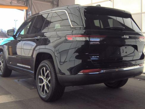 Used 2025 Jeep Grand Cherokee Limited image 6