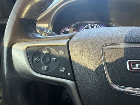 Used 2019 GMC Acadia Denali image 23