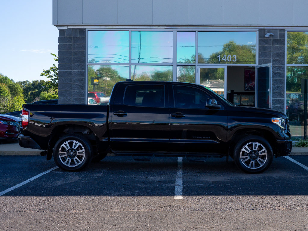 Used 2021 Toyota Tundra Limited w/ Limited Premium Package AWD/4WD image 2