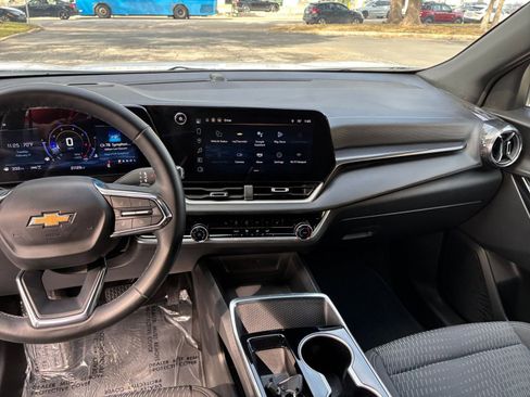 Used 2025 Chevrolet Equinox LT image 30