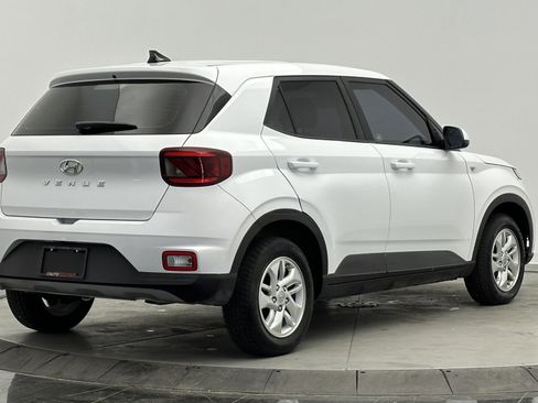 Used 2021 Hyundai Venue SE image 7