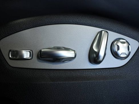 New 2025 Porsche Macan image 34