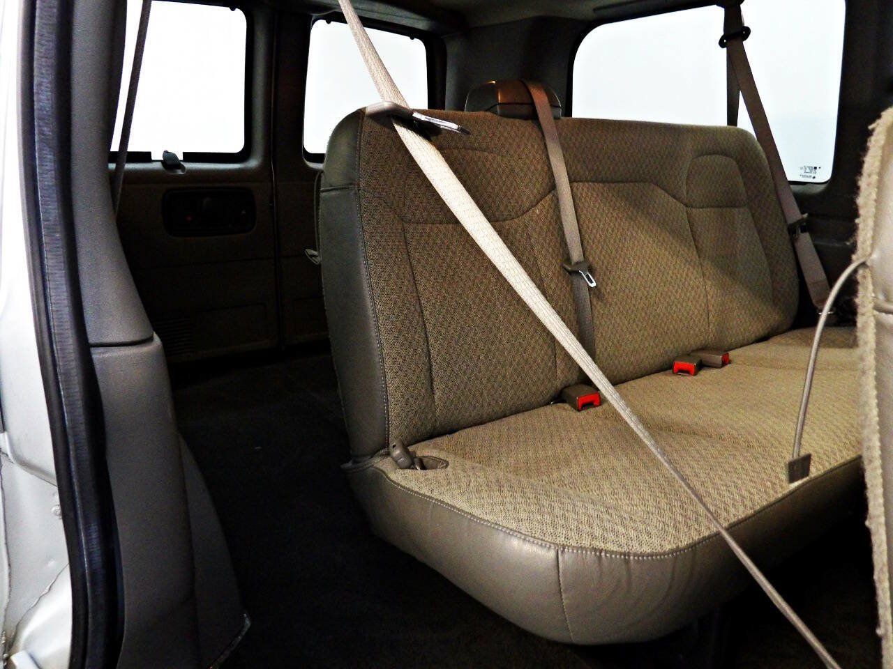 Used 2017 Chevrolet Express 2500 LS RWD image 14
