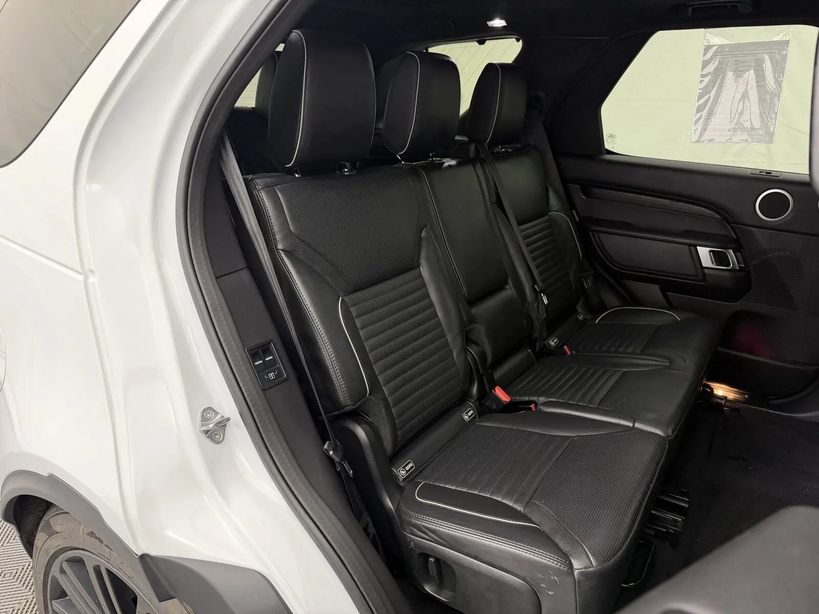 Used 2019 Land Rover Discovery HSE Luxury AWD/4WD image 48