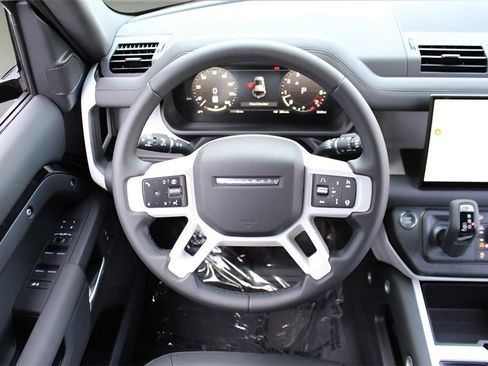 Used 2025 Land Rover Defender 110 S image 15