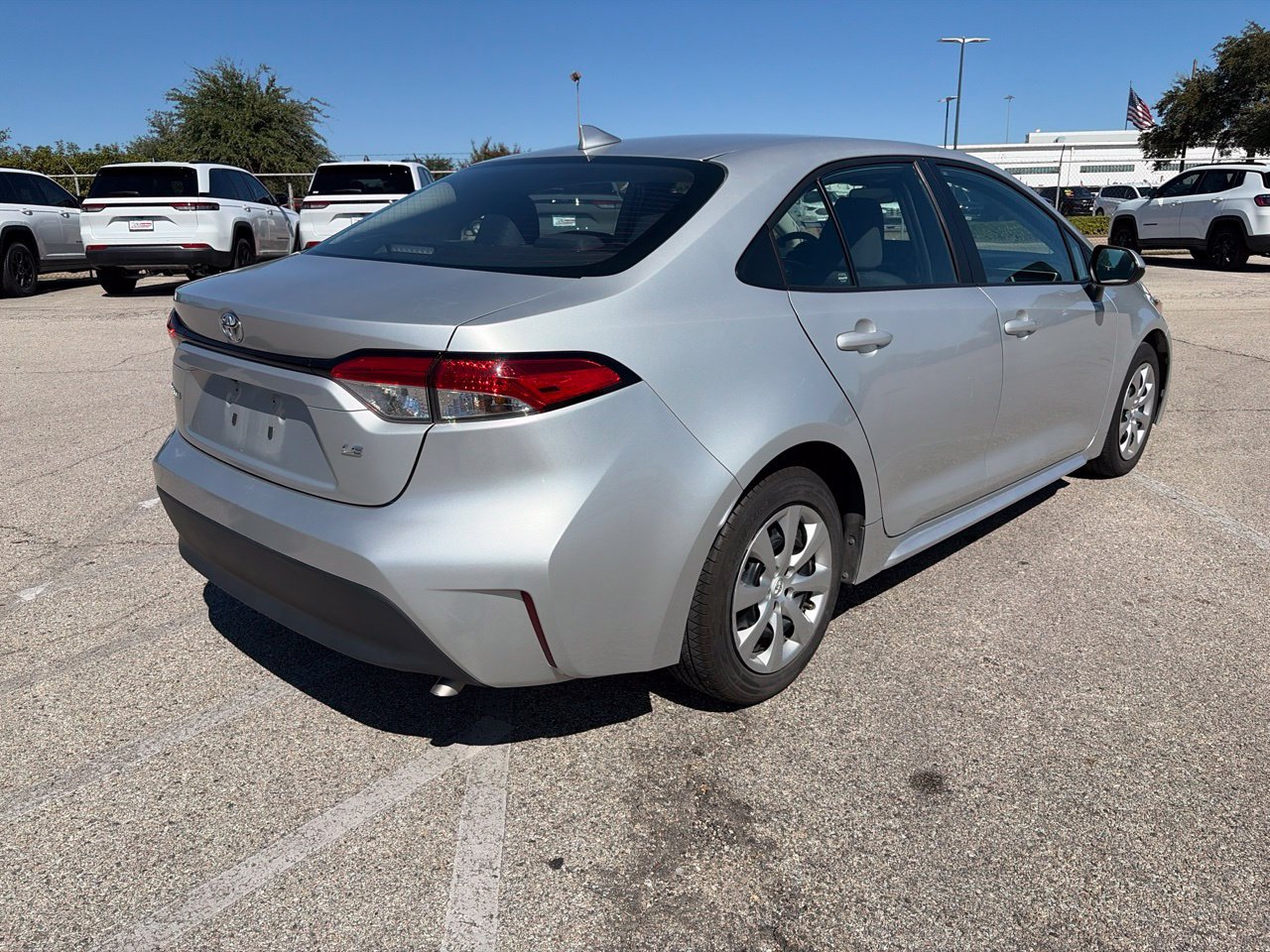 Used 2025 Toyota Corolla LE FWD image 5