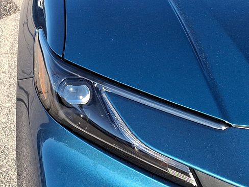 Used 2025 Toyota Camry SE image 9