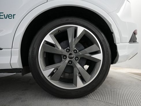 Used 2024 Audi Q4 e-tron Premium w/ Convenience Package image 18