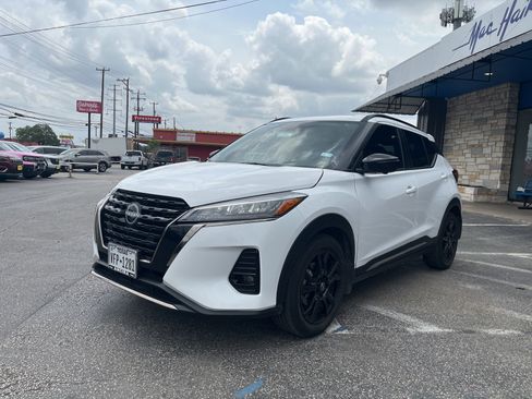 Used 2024 Nissan Kicks SR w/ SR Premium Package image 4