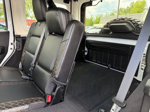 Used 2021 Jeep Wrangler Unlimited Sahara AWD/4WD image 27