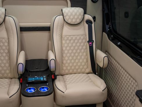 Used 2024 Mercedes-Benz Sprinter 3500 image 19