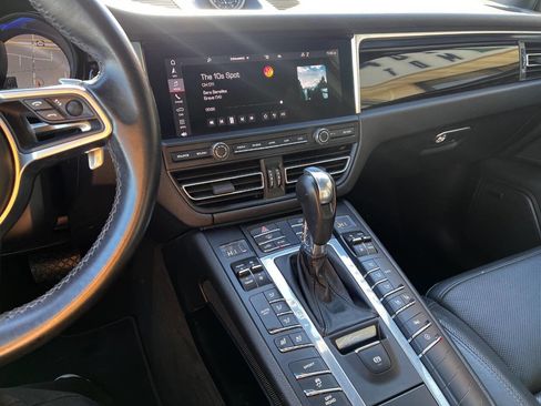 Used 2020 Porsche Macan Base AWD 4dr SUV image 12