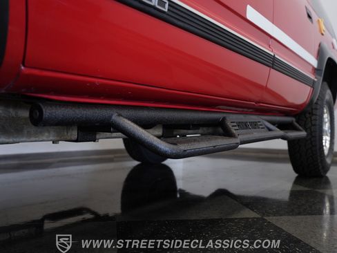 Used 1999 Chevrolet Suburban 2500 w/ Preferred Equipment Group 2 image 23