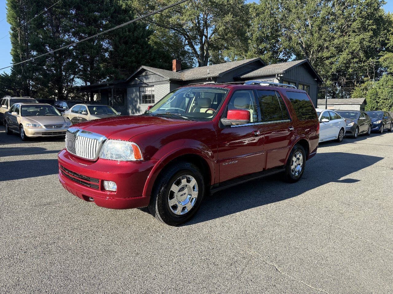 Used 2006 Lincoln Navigator Luxury RWD image 2